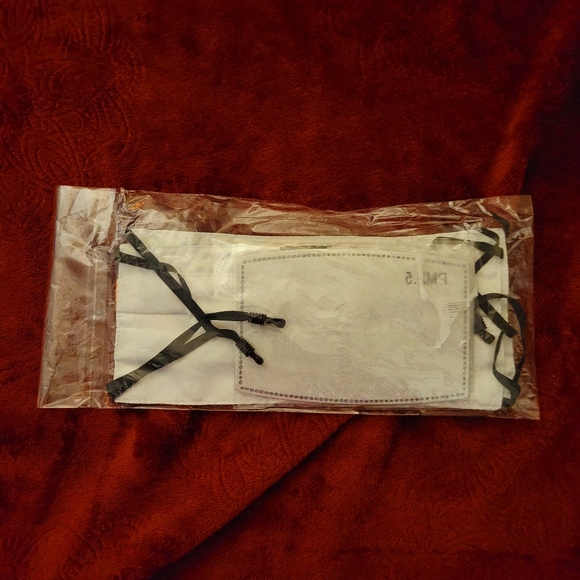 NWT BOBS BURGERS FACE MASK ADULT SIZE ONE SIZE FITS ALL - Picture 4 of 4